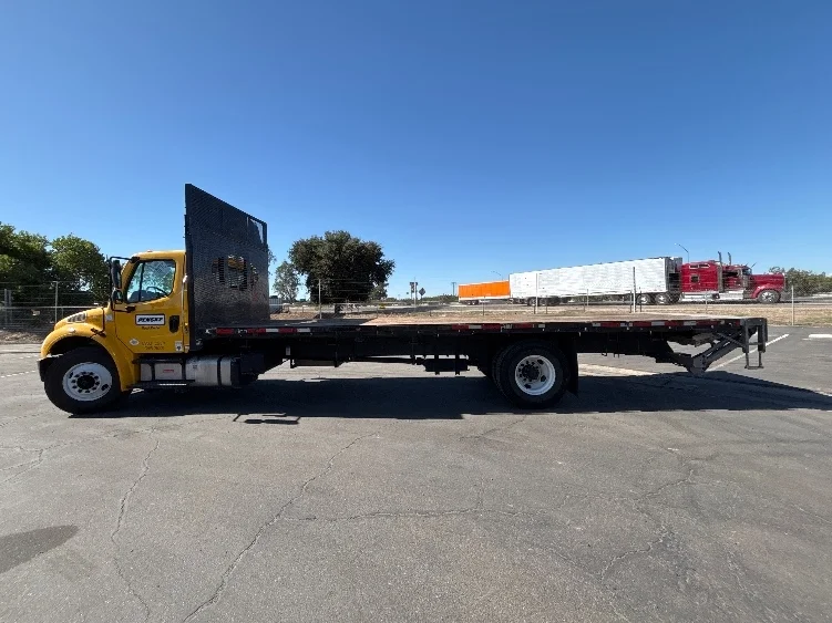 2020 Freightliner eM2 in Fresno, CA — photo 4