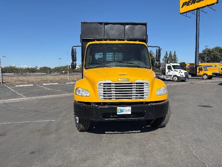 2020 Freightliner eM2 in Fresno, CA — photo 2