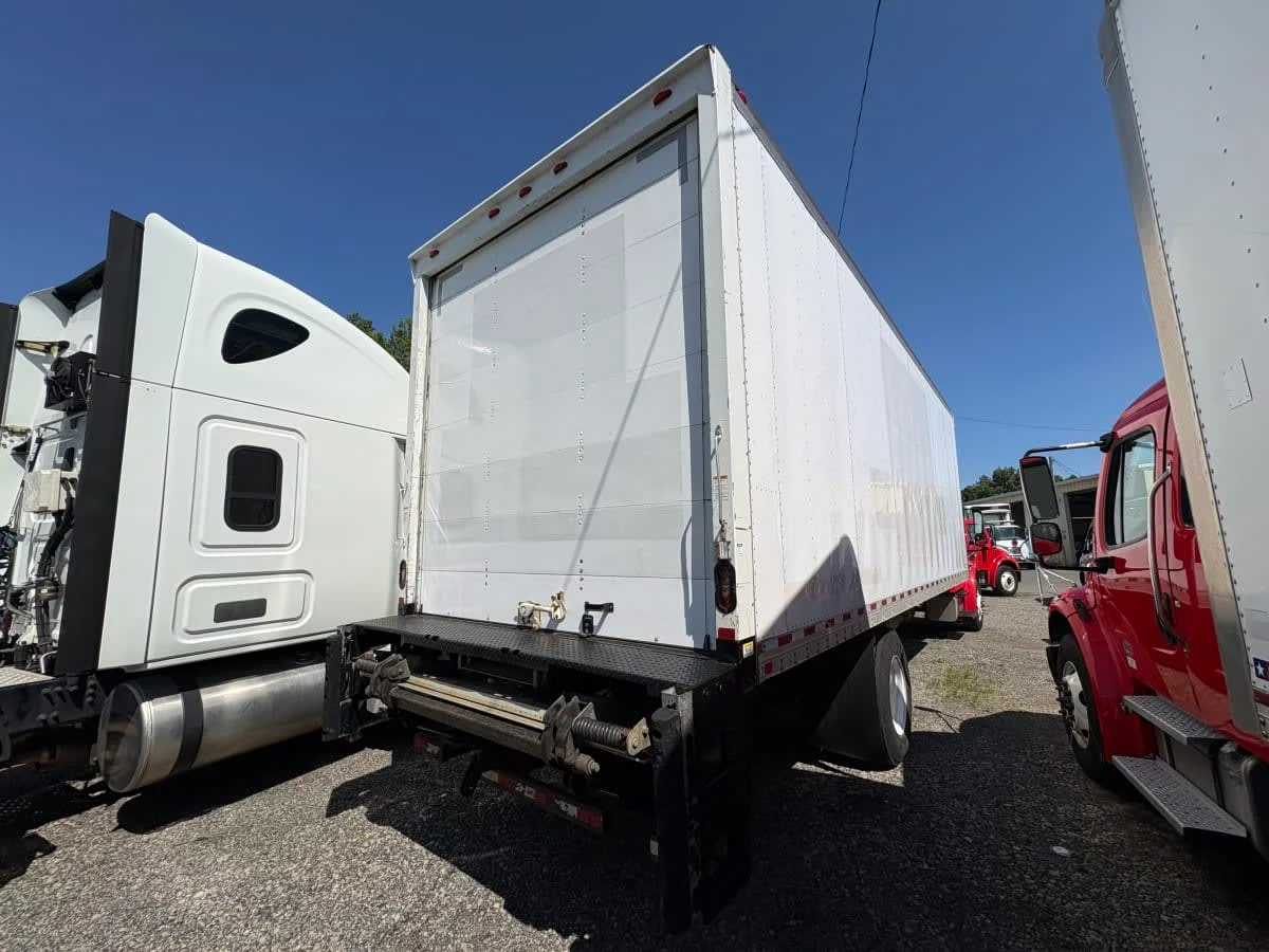 2017 Freightliner M2 106 in Ashland, VA — photo 4