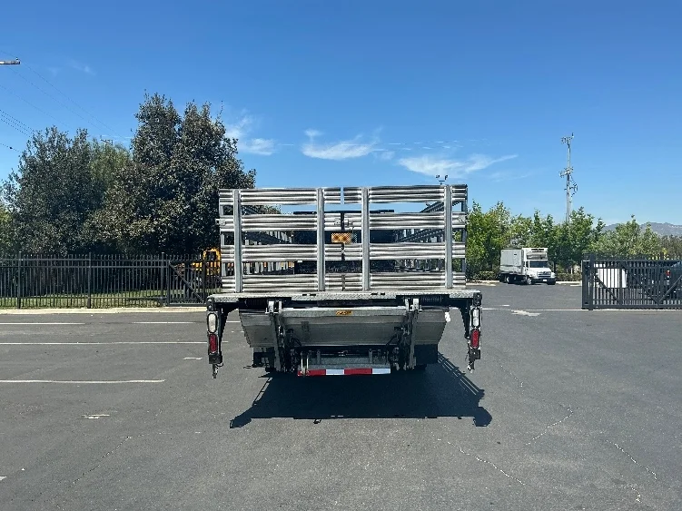 2020 Freightliner M2 106 - image 7