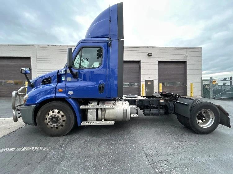 2020 Freightliner Cascadia - image 4