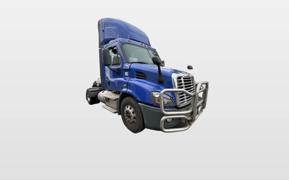 2020 Freightliner Cascadia - image 1