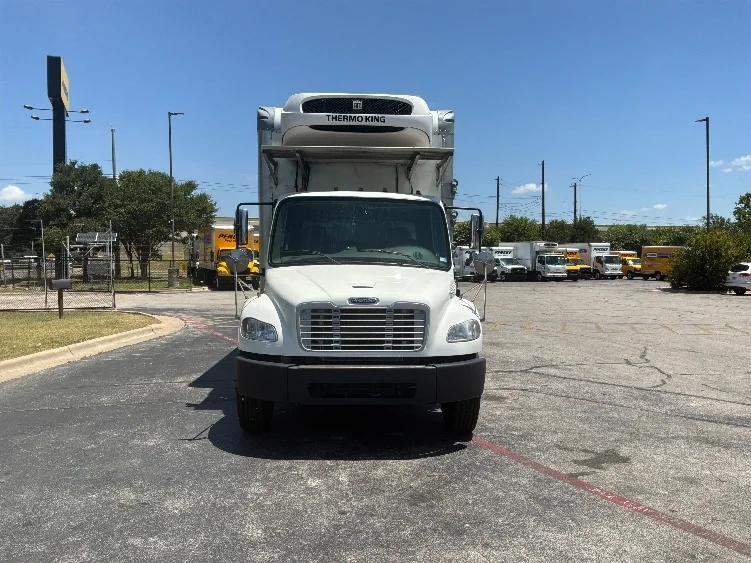 2020 Freightliner eM2 in San Antonio, TX — photo 2