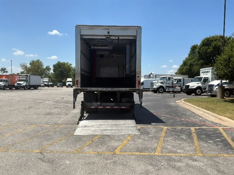 2020 Freightliner eM2 in San Antonio, TX — photo 9
