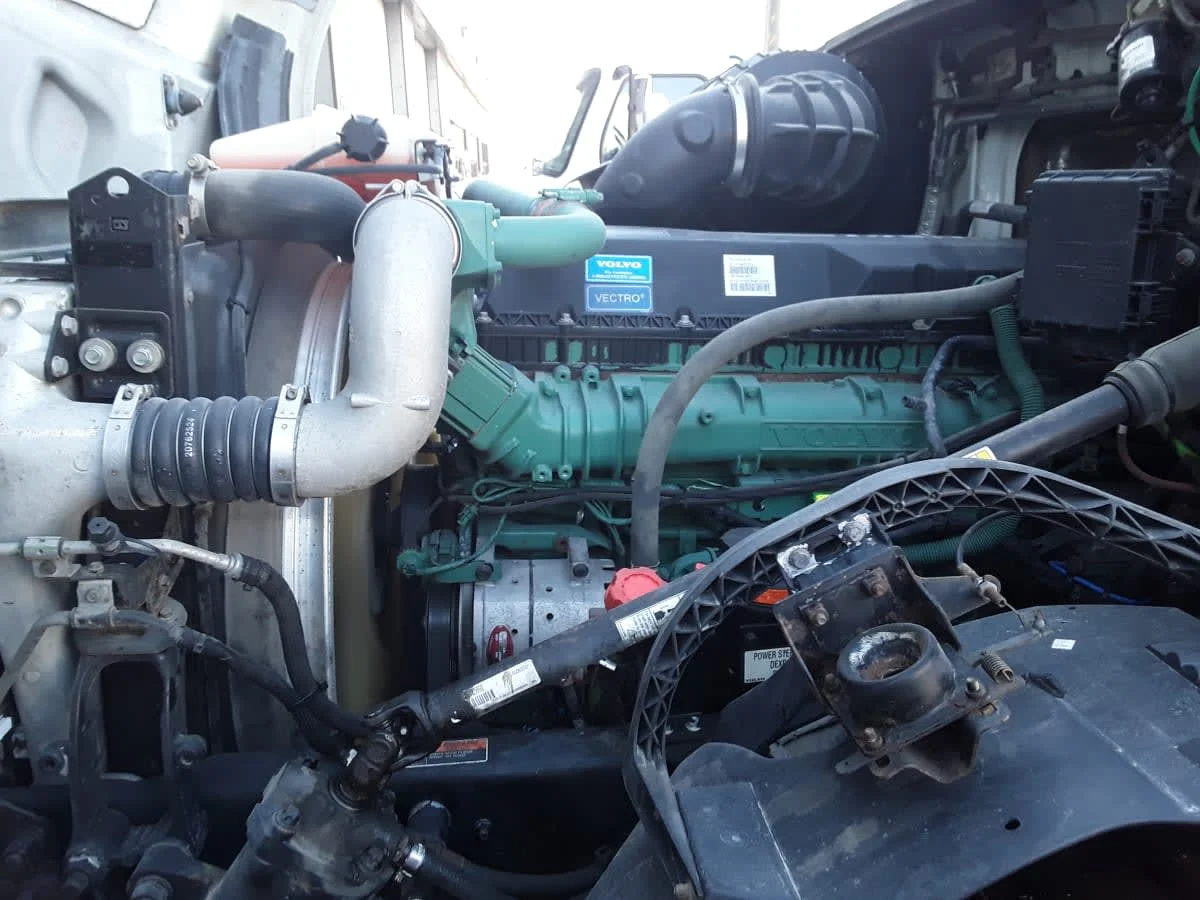 2016 Volvo VNL 860 in Kansas City, MO — photo 8