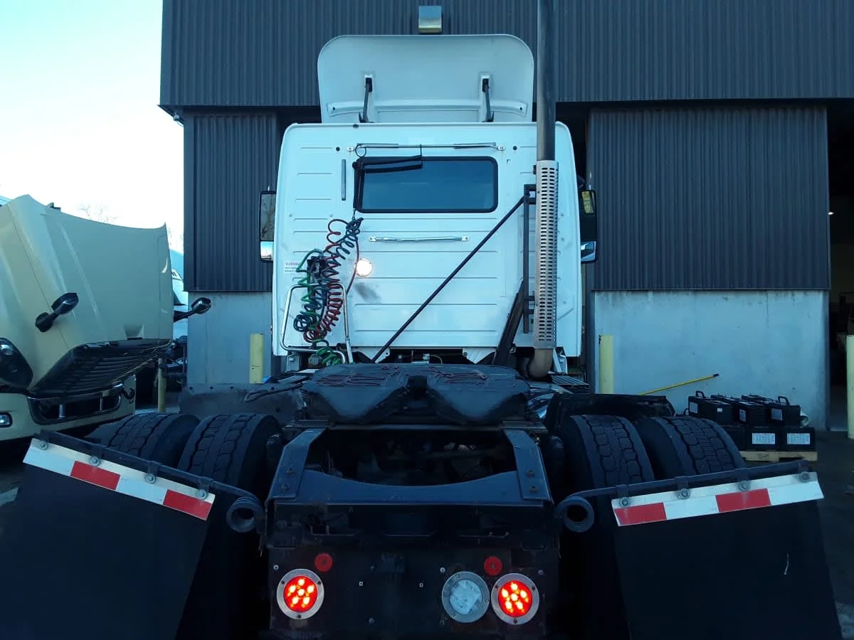 2016 Volvo VNL 860 in Kansas City, MO — photo 5