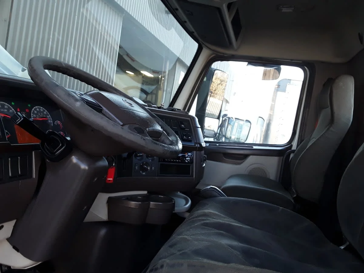 2016 Volvo VNL 860 in Kansas City, MO — photo 9