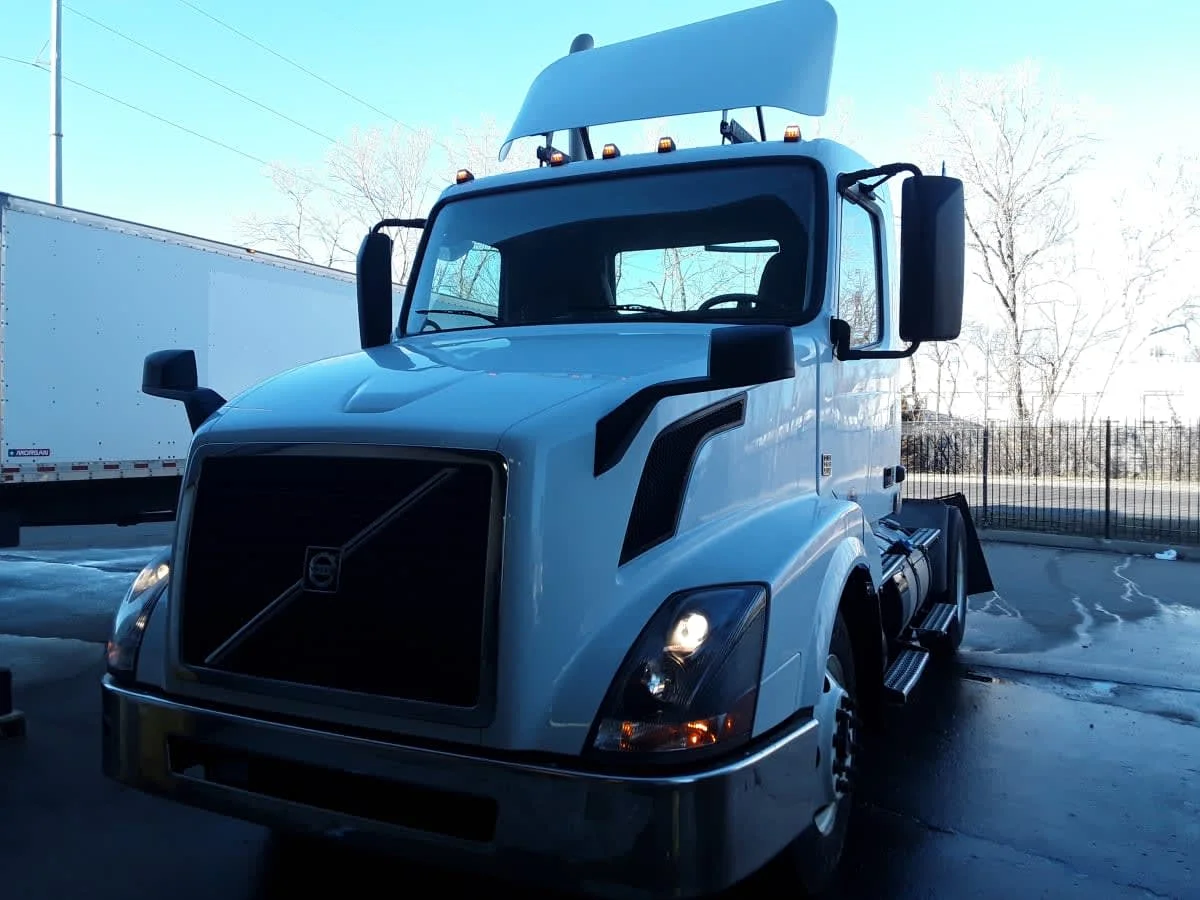 2016 Volvo VNL 860 in Kansas City, MO