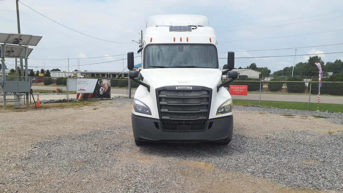 2019 Freightliner Cascadia in Birmingham, AL — photo 2