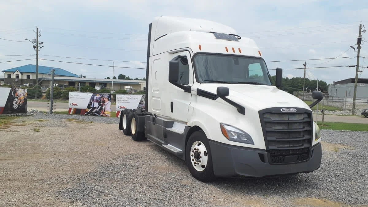 2019 Freightliner Cascadia in Birmingham, AL — photo 3