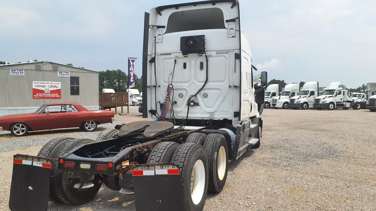 2019 Freightliner Cascadia in Birmingham, AL — photo 4