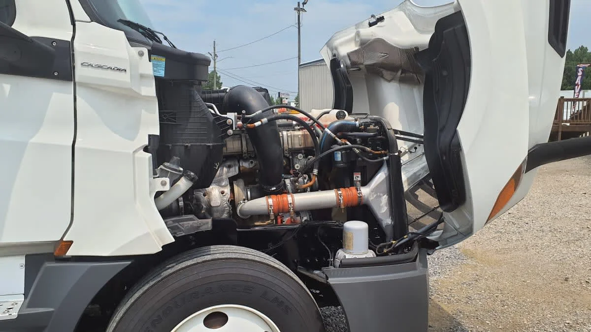 2019 Freightliner Cascadia in Birmingham, AL — photo 10