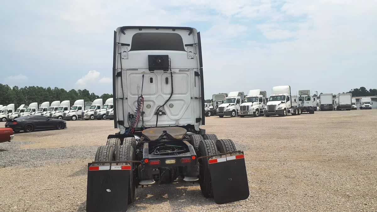 2019 Freightliner Cascadia in Birmingham, AL — photo 5