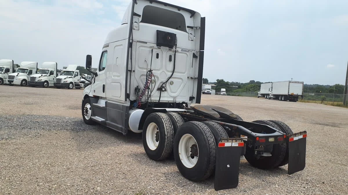 2019 Freightliner Cascadia in Birmingham, AL — photo 6