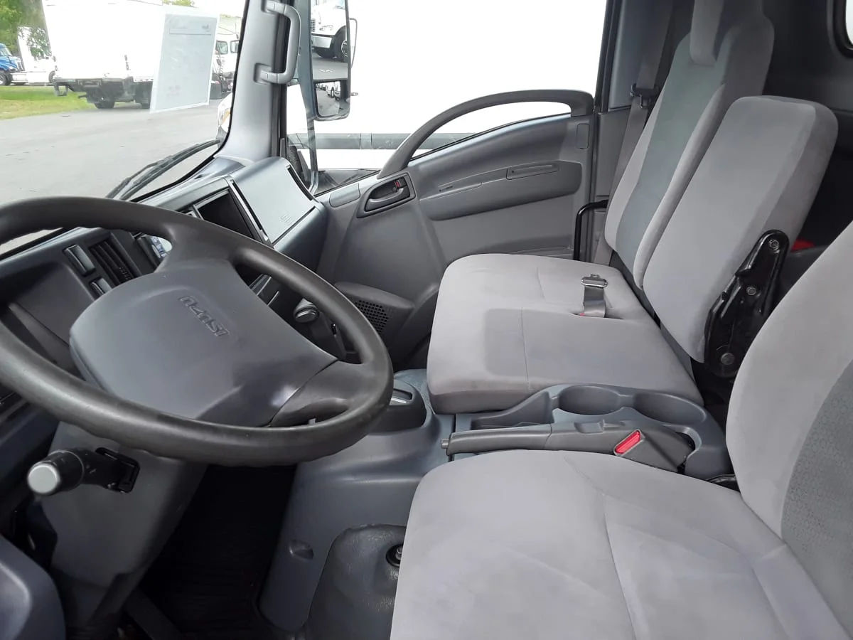 2018 Isuzu NPR - image 8