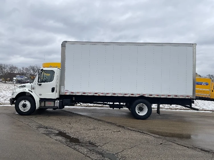 2019 Freightliner M2 106 - image 4