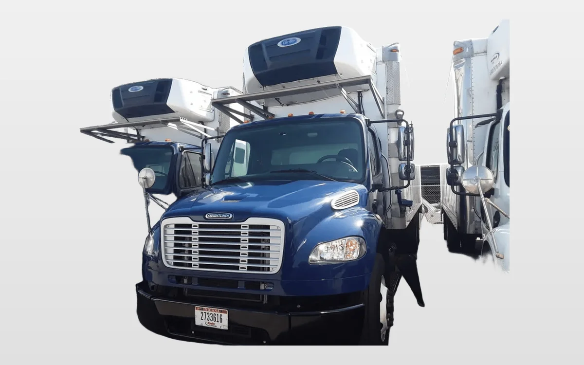 2018 Freightliner M2 106 - image 1