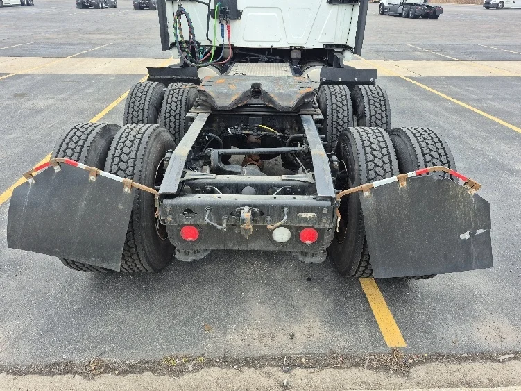 2023 International LT - image 6