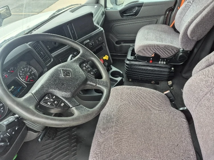 2023 International LT - image 10