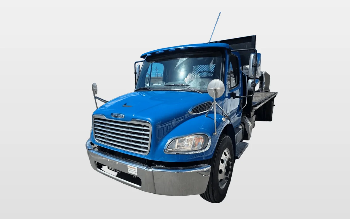 2020 Freightliner M2 106 - image 1