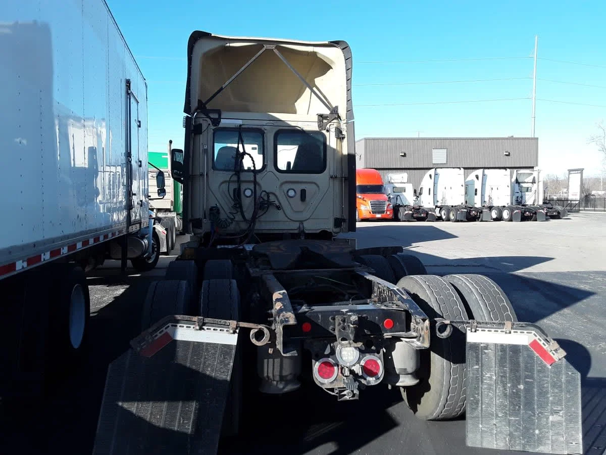 2020 Freightliner Cascadia - image 5