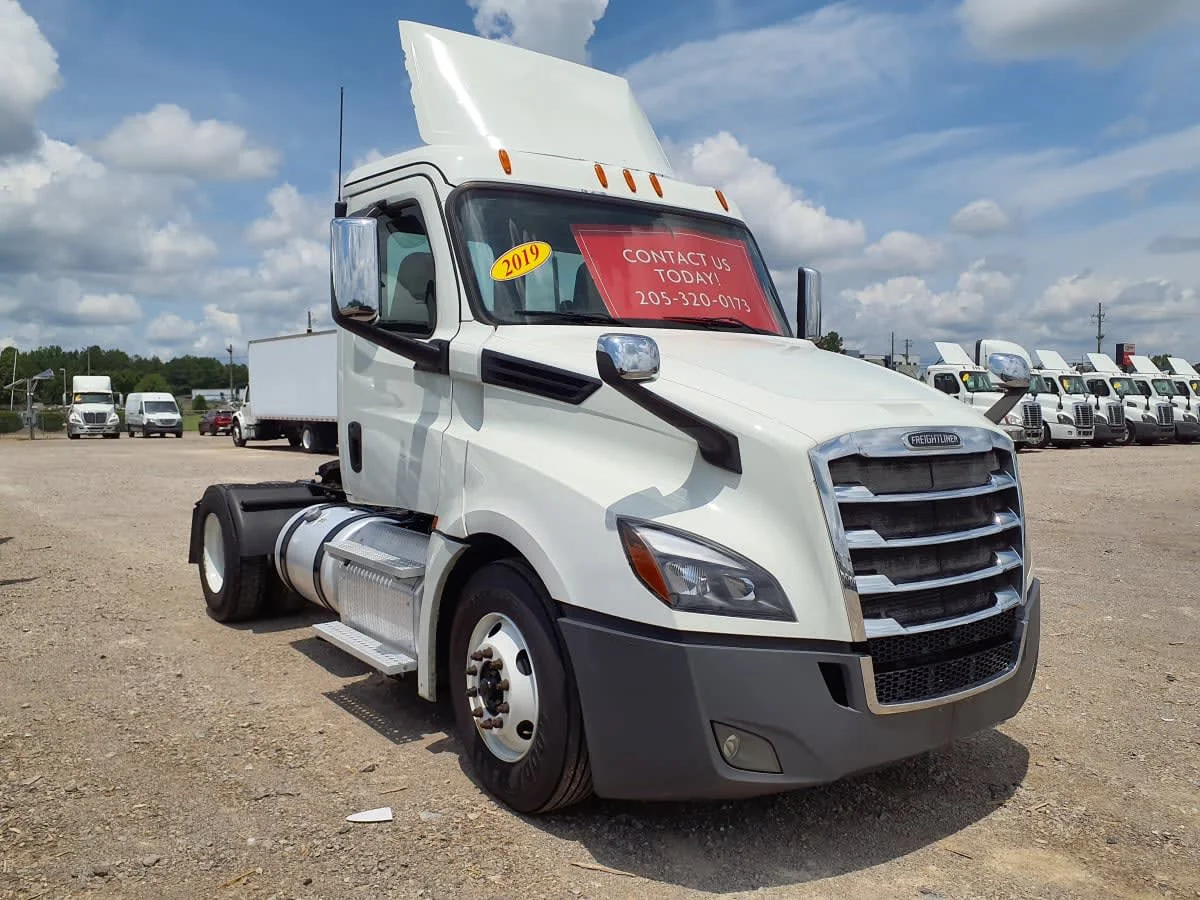 2019 Freightliner Cascadia in Birmingham, AL — photo 3