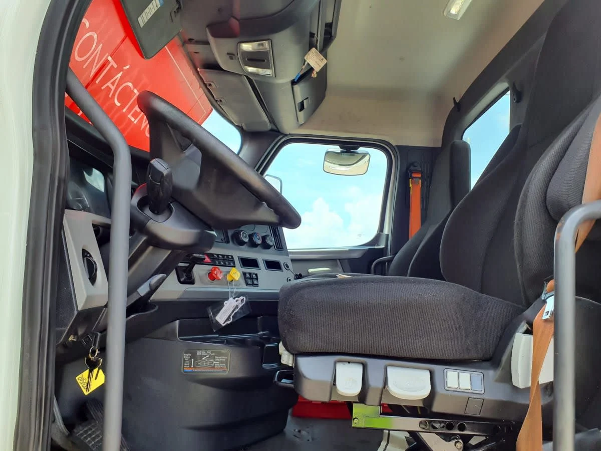 2019 Freightliner Cascadia in Birmingham, AL — photo 7