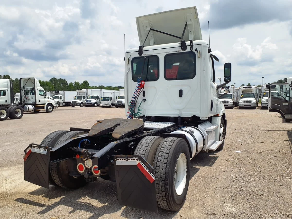 2019 Freightliner Cascadia in Birmingham, AL — photo 4