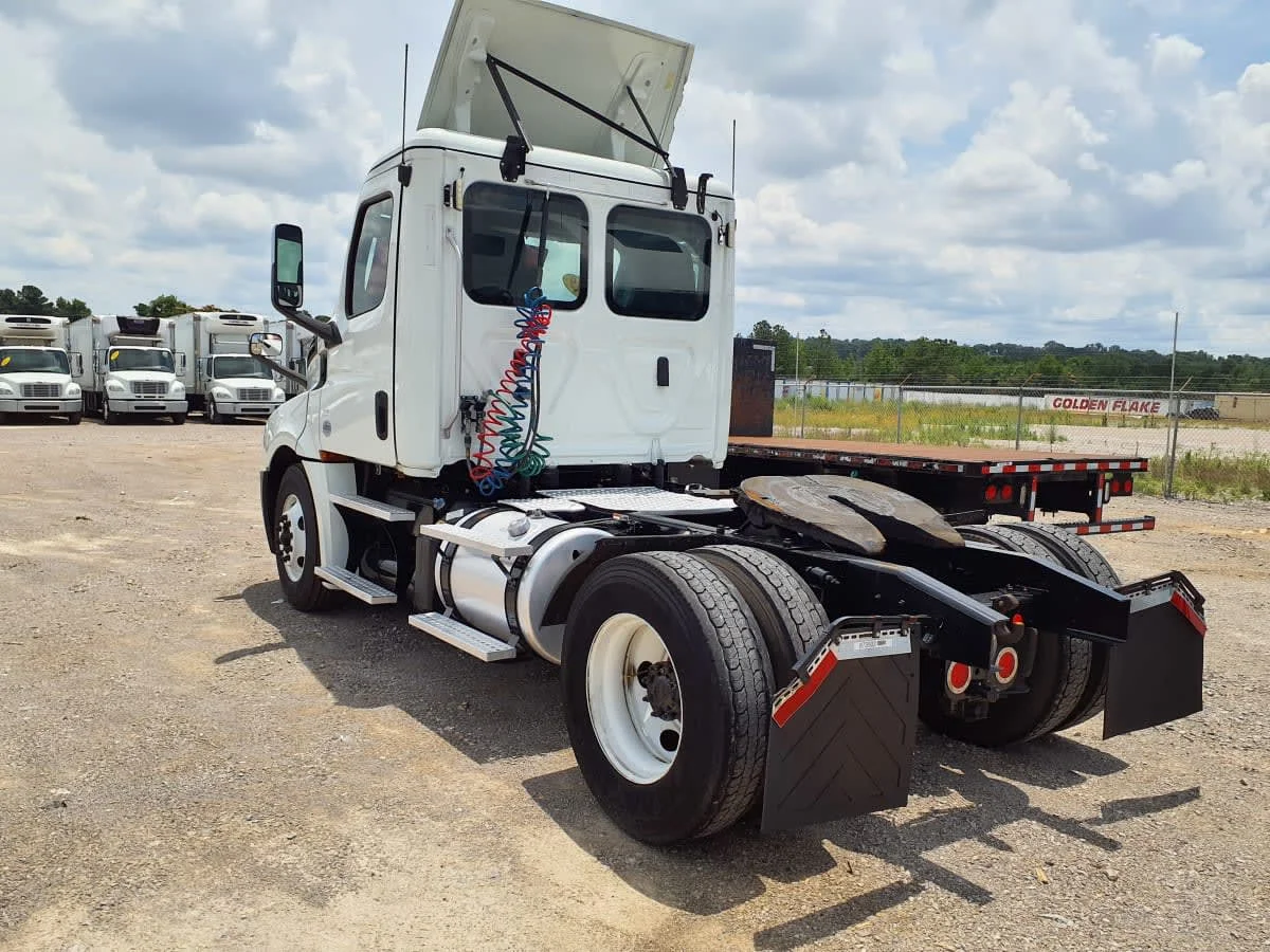 2019 Freightliner Cascadia in Birmingham, AL — photo 6
