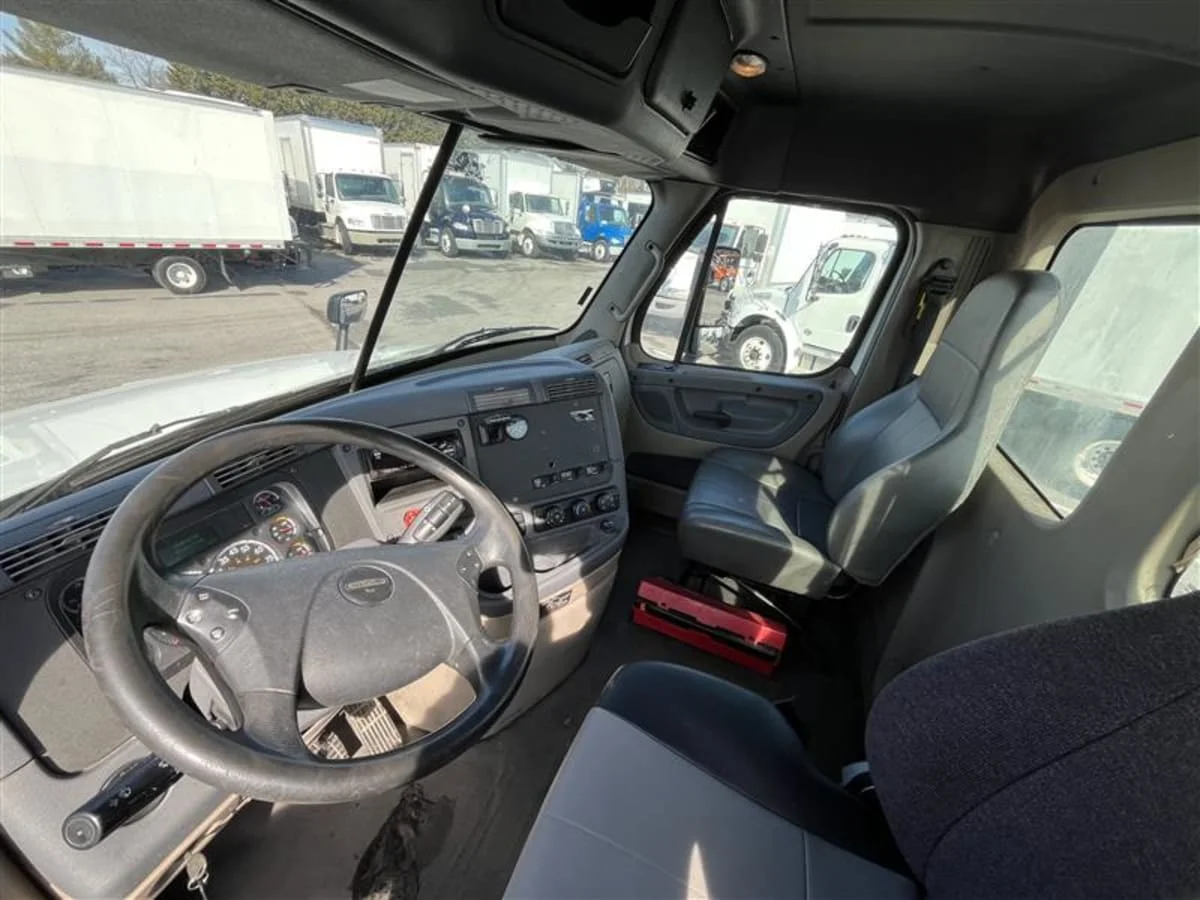 2019 Freightliner Cascadia in Beltsville, MD — photo 7