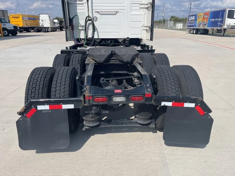 2022 Volvo VNL 760 - image 3