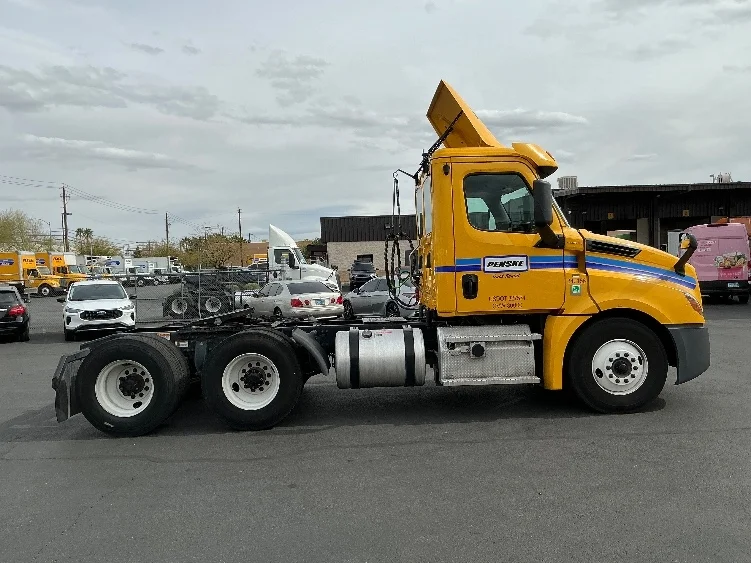 2020 Freightliner Cascadia in Las Vegas, NV — photo 8