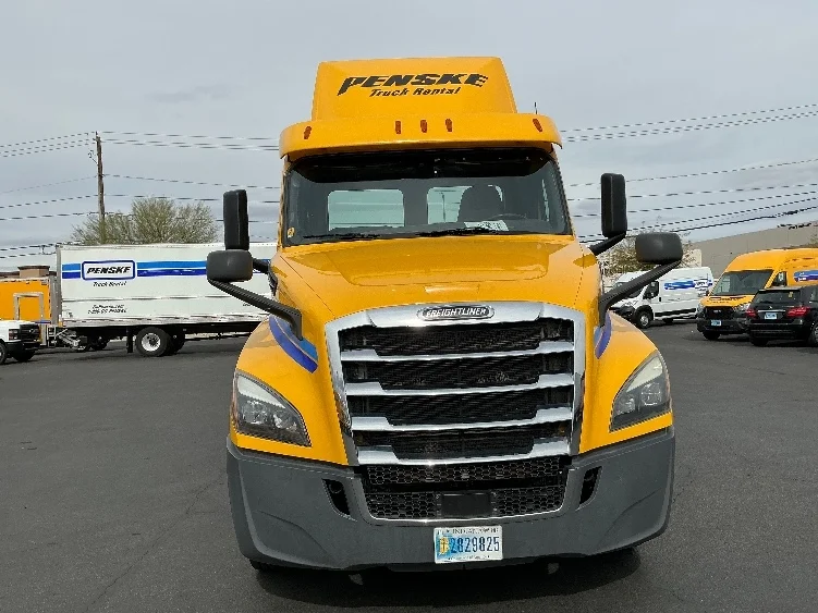 2020 Freightliner Cascadia - image 2