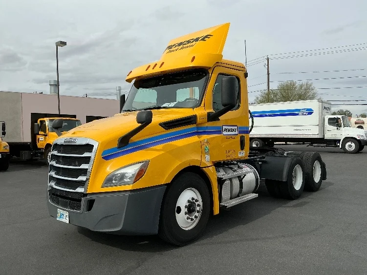 2020 Freightliner Cascadia in Las Vegas, NV — photo 3