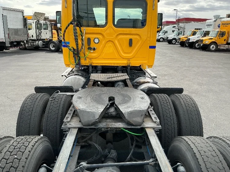 2020 Freightliner Cascadia - image 6