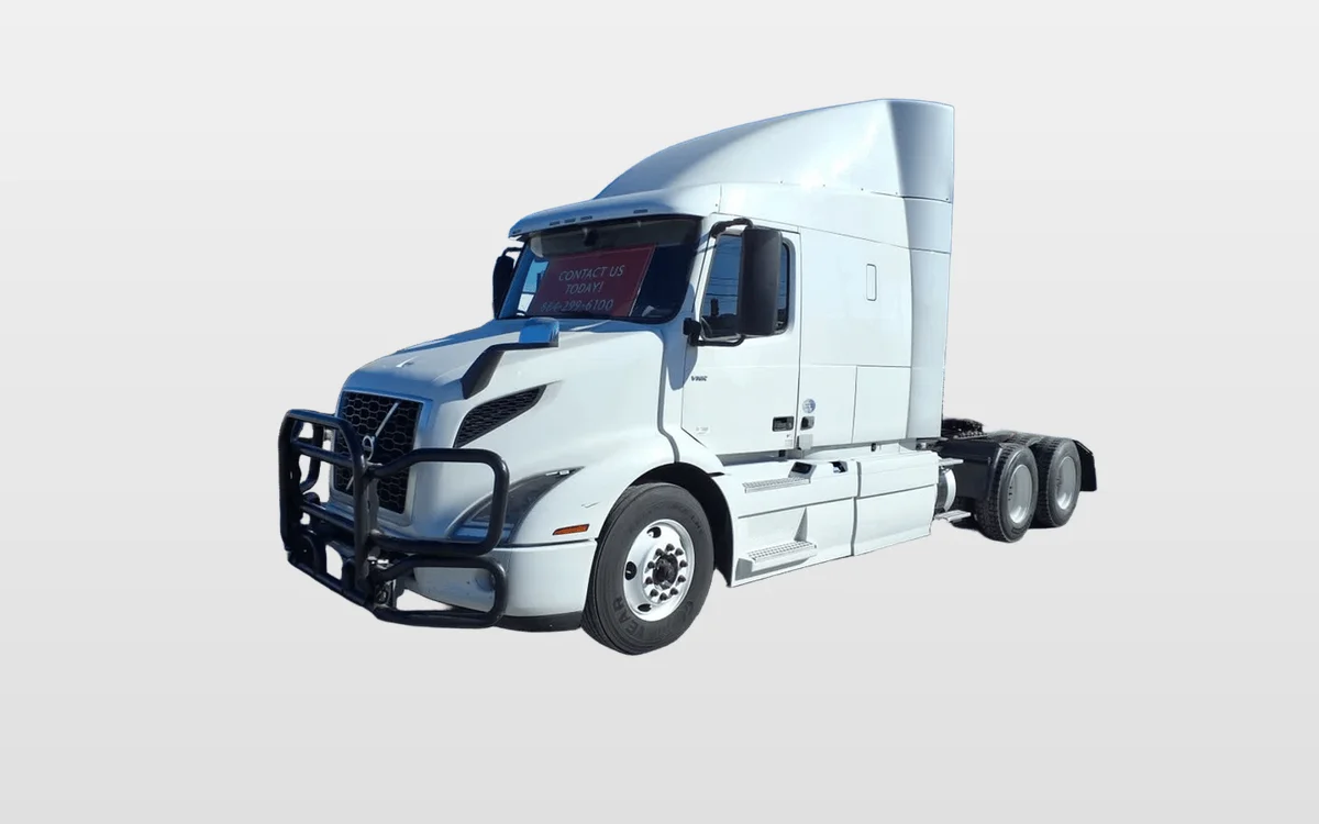 2020 Volvo - image 1