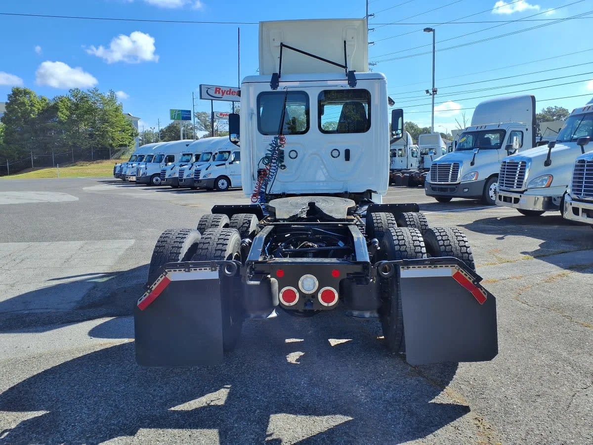 2022 Freightliner Cascadia - image 5