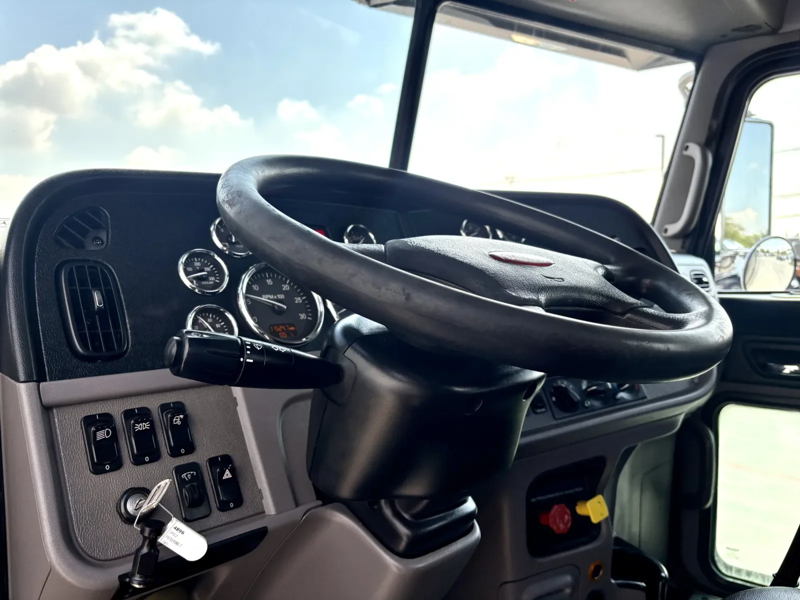 2022 Peterbilt 389 - image 15