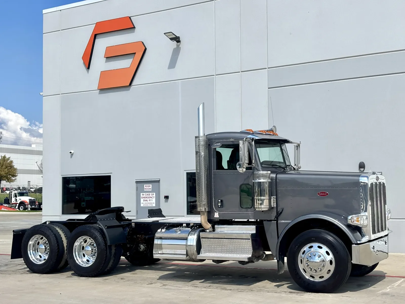 2022 Peterbilt 389 in Hutchins, TX