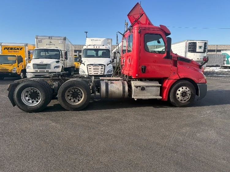 2019 Freightliner Cascadia in Linden, NJ — photo 8