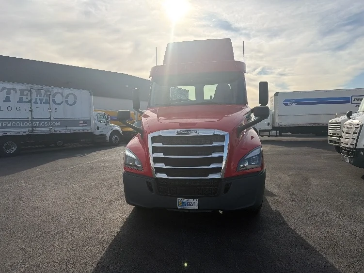 2019 Freightliner Cascadia in Linden, NJ — photo 2
