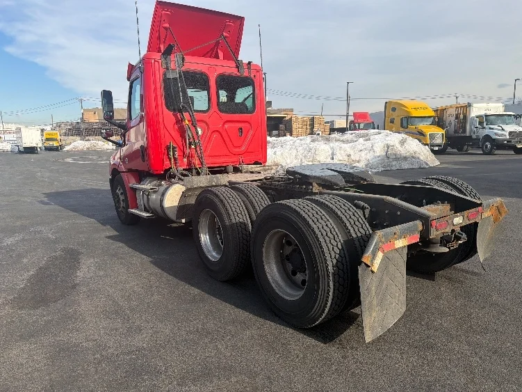 2019 Freightliner Cascadia in Linden, NJ — photo 5