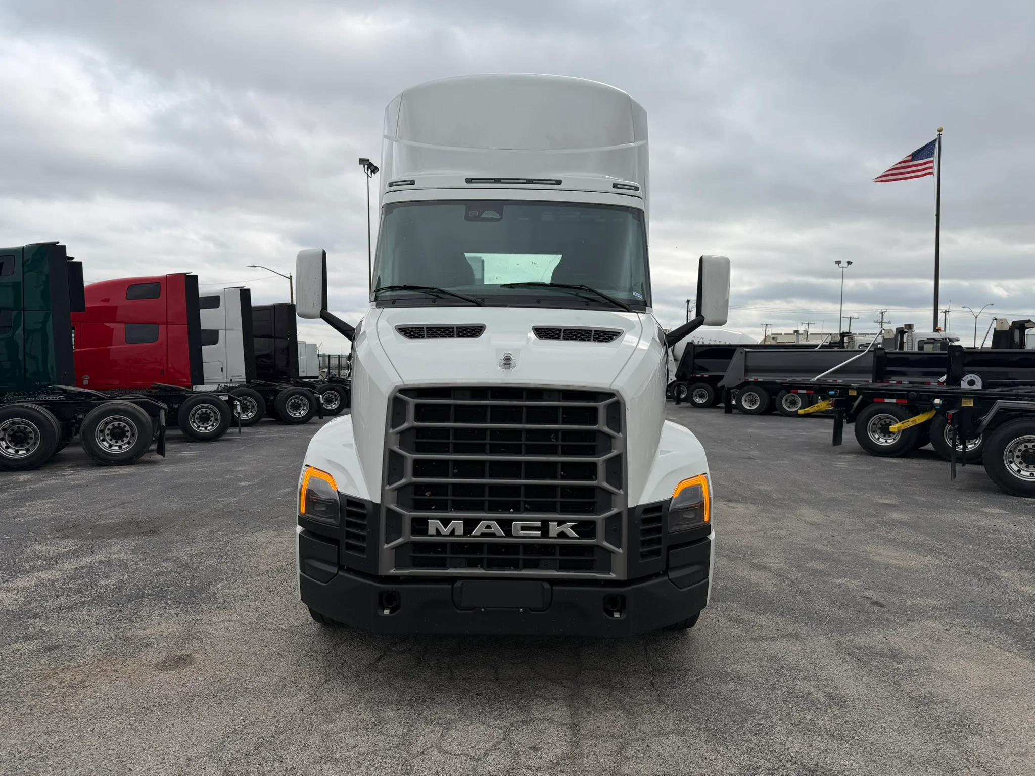2027 Mack Anthem in Fort Worth, TX — photo 2