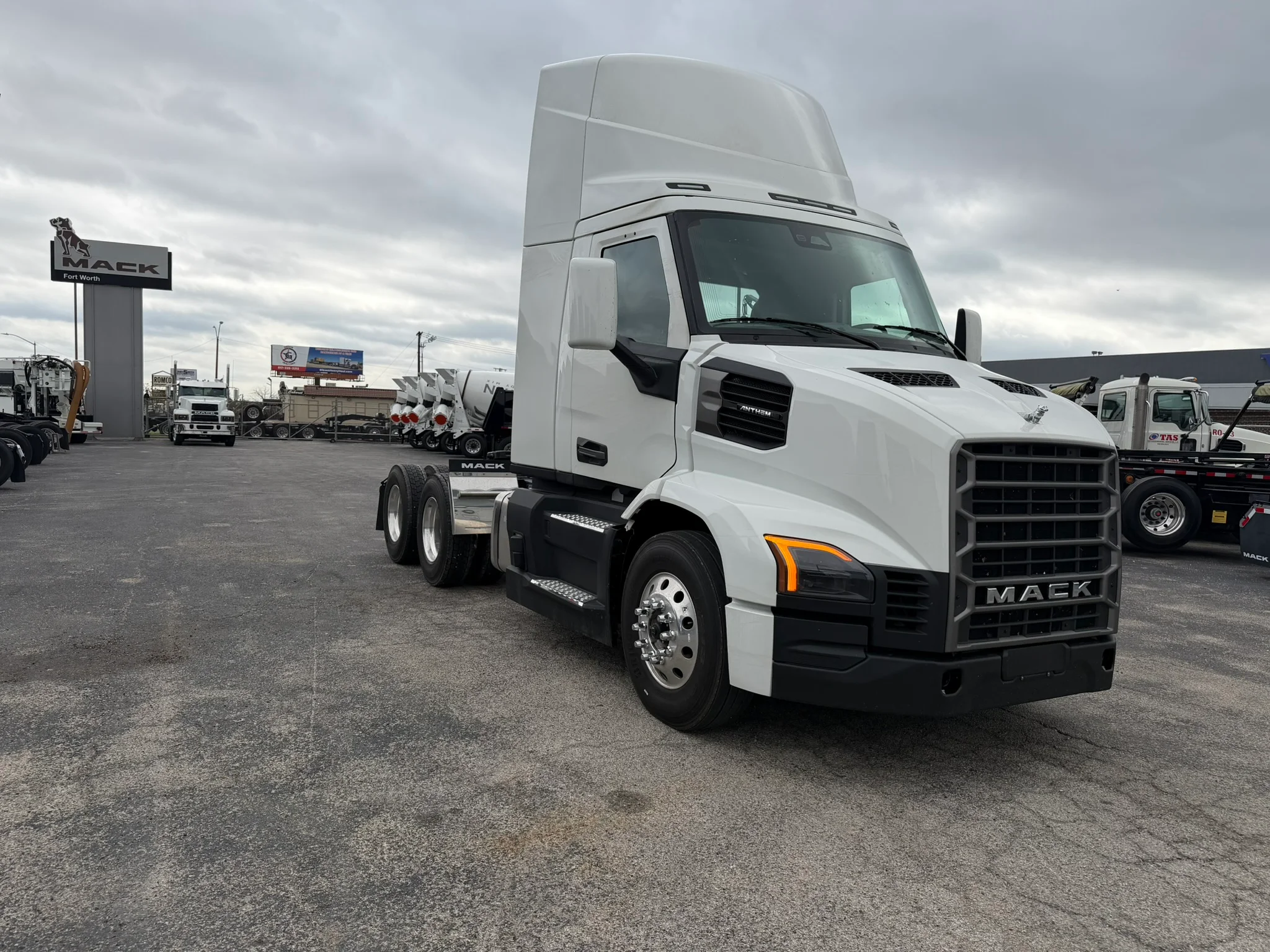 2027 Mack Anthem in Fort Worth, TX — photo 3