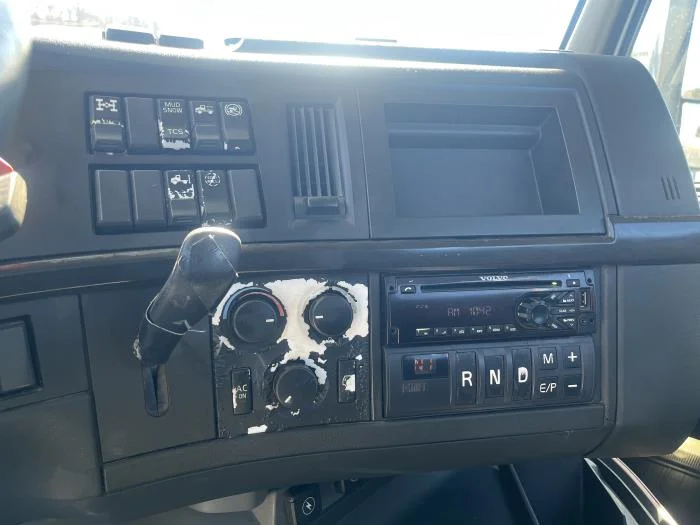 2020 Volvo VNL 300 - image 14