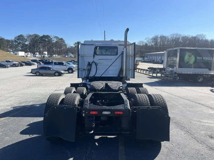 2020 Volvo VNL 300 - image 6