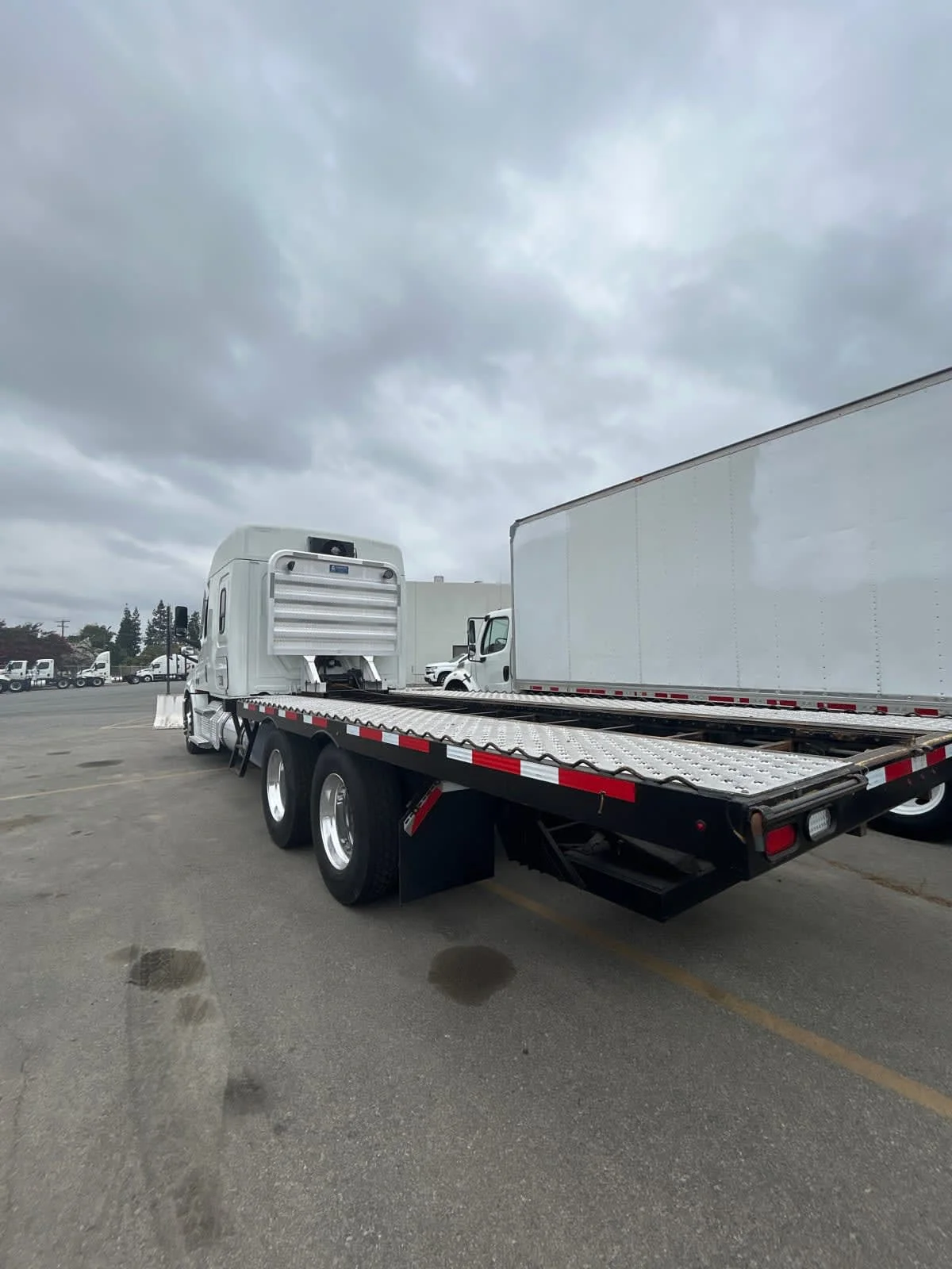 2020 Freightliner Cascadia in Fontana, CA — photo 6