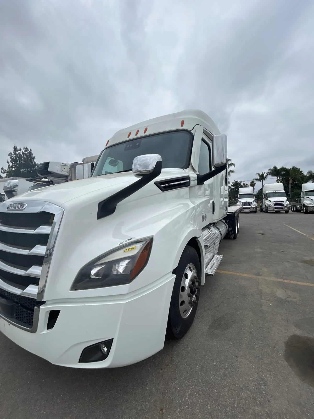 2020 Freightliner Cascadia in Fontana, CA — photo 3