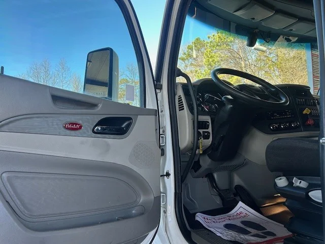 2021 Peterbilt 579 in Charlotte, NC — photo 10