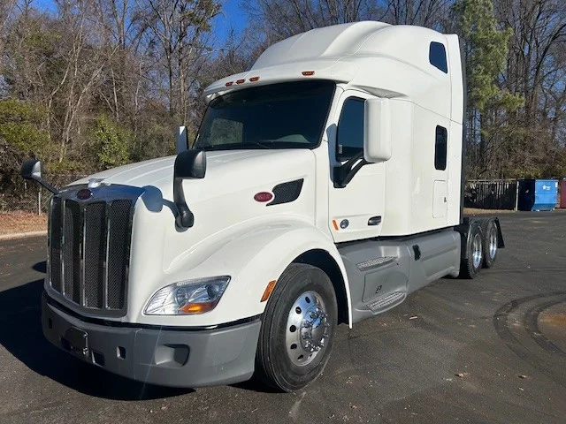 2021 Peterbilt 579 - image 1